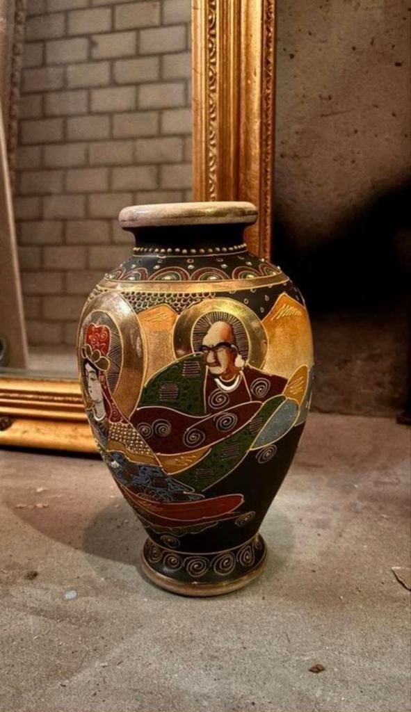 Antieke Japanse Satsuma (Kyushu) vaas met figuren, Ophalen