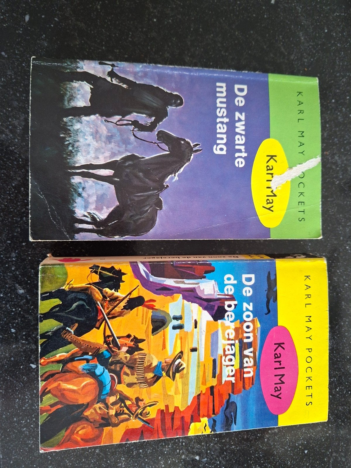 Karl May Pocket De Zwarte Mustang & De Zoon van de Berejager, Boeken, Avontuur en Actie, Ophalen of Verzenden, Gelezen, Karl May