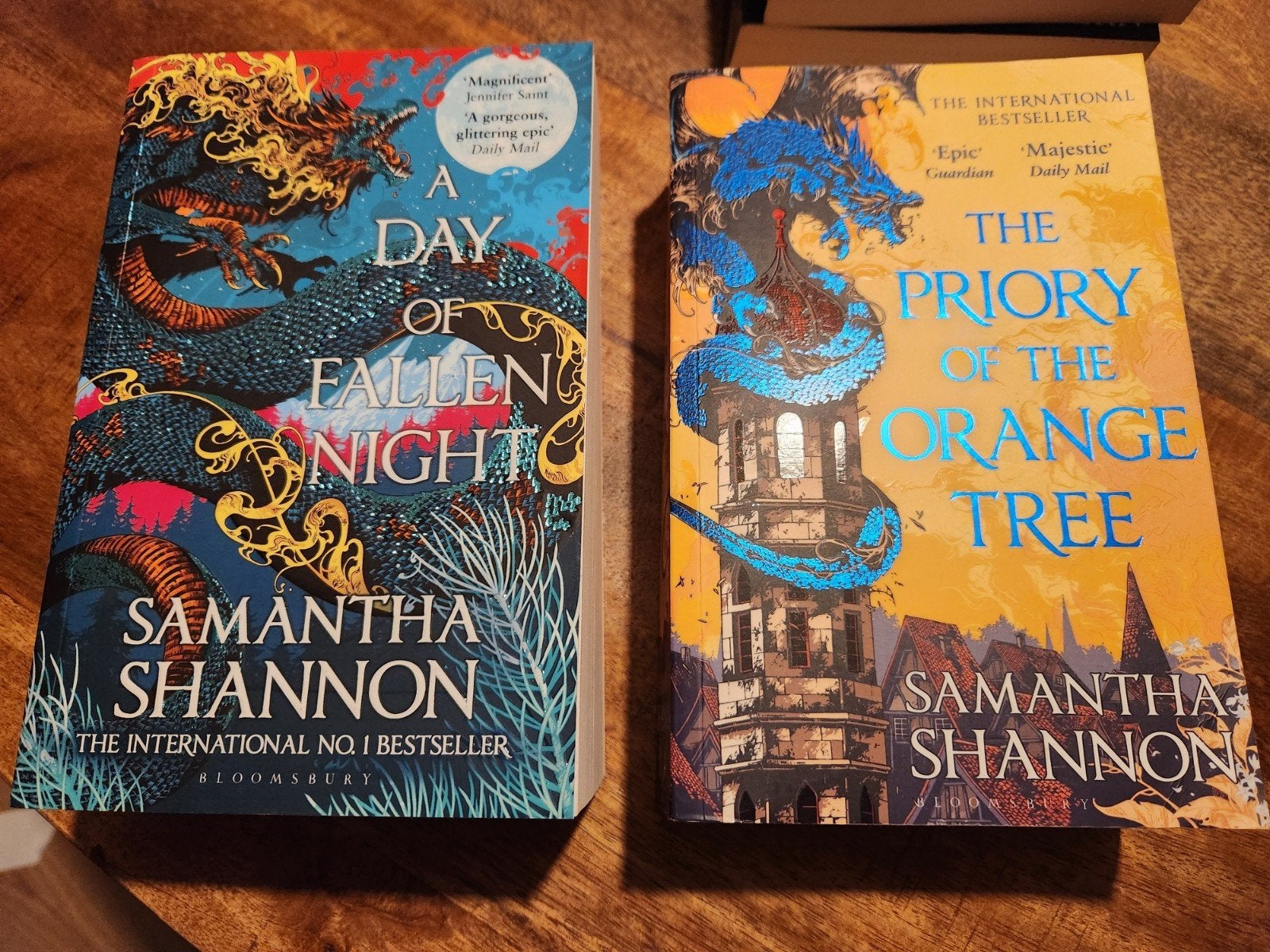 A day of fallen night (2023)& The priory of the orange tree, Ophalen of Verzenden, Zo goed als nieuw, Samantha Shannon
