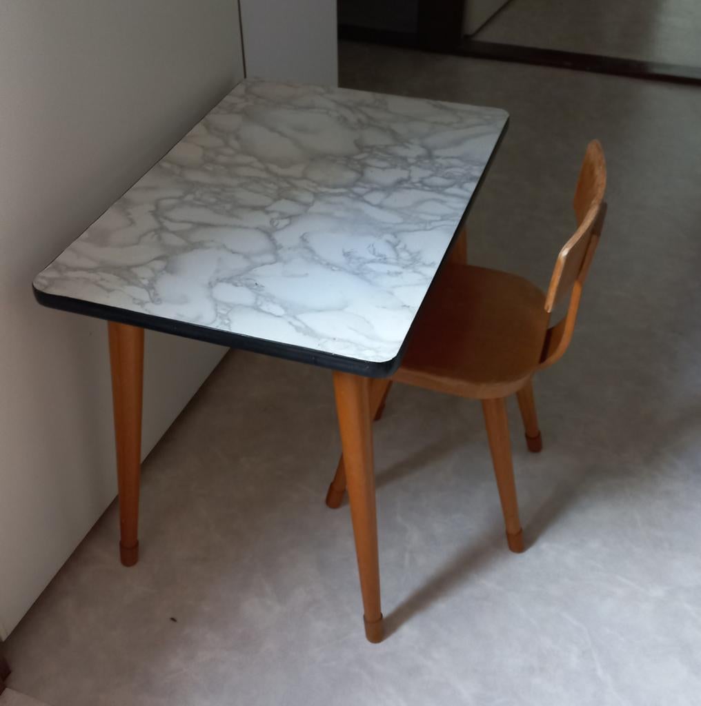 Vintage kleutermeubilair, Kinderen en Baby's, Kinderkamer | Tafels en Stoelen, Ophalen, Gebruikt, Stoel(en)