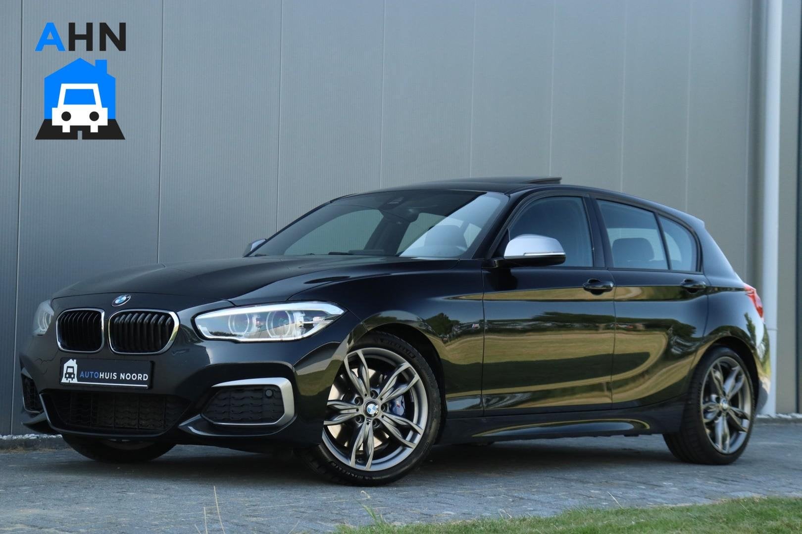 BMW 1-serie M140i LCI / VOL! / ORIGINEEL / xDrive / Camera /, Auto's, BMW, Gebruikt, Zwart, Bedrijf, Vierwielaandrijving