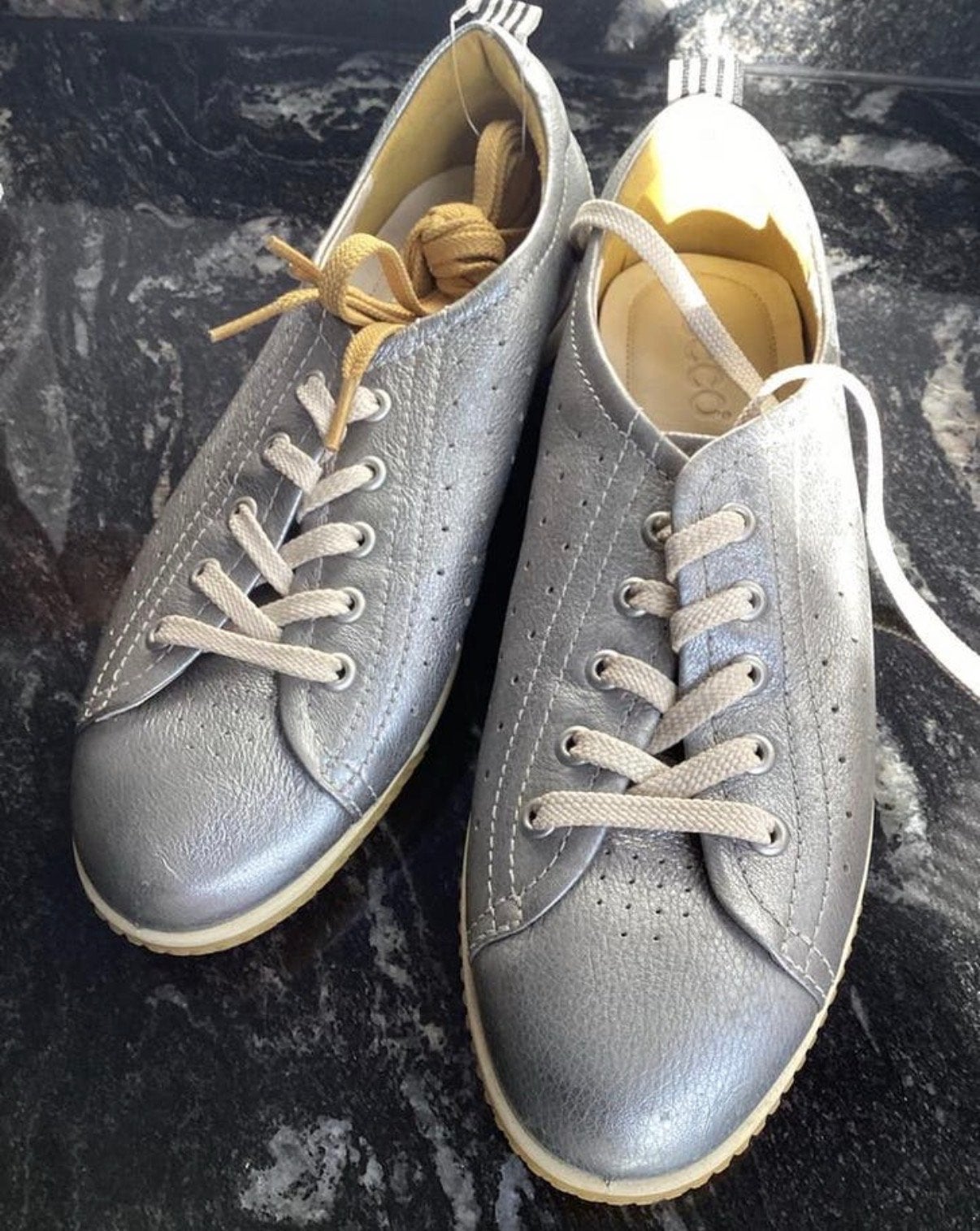 Nieuwe Ecco sneakers maat 40 - Zilverkleurig, Kleding | Dames, Schoenen, Ophalen of Verzenden, Nieuw, Grijs, Sneakers of Gympen