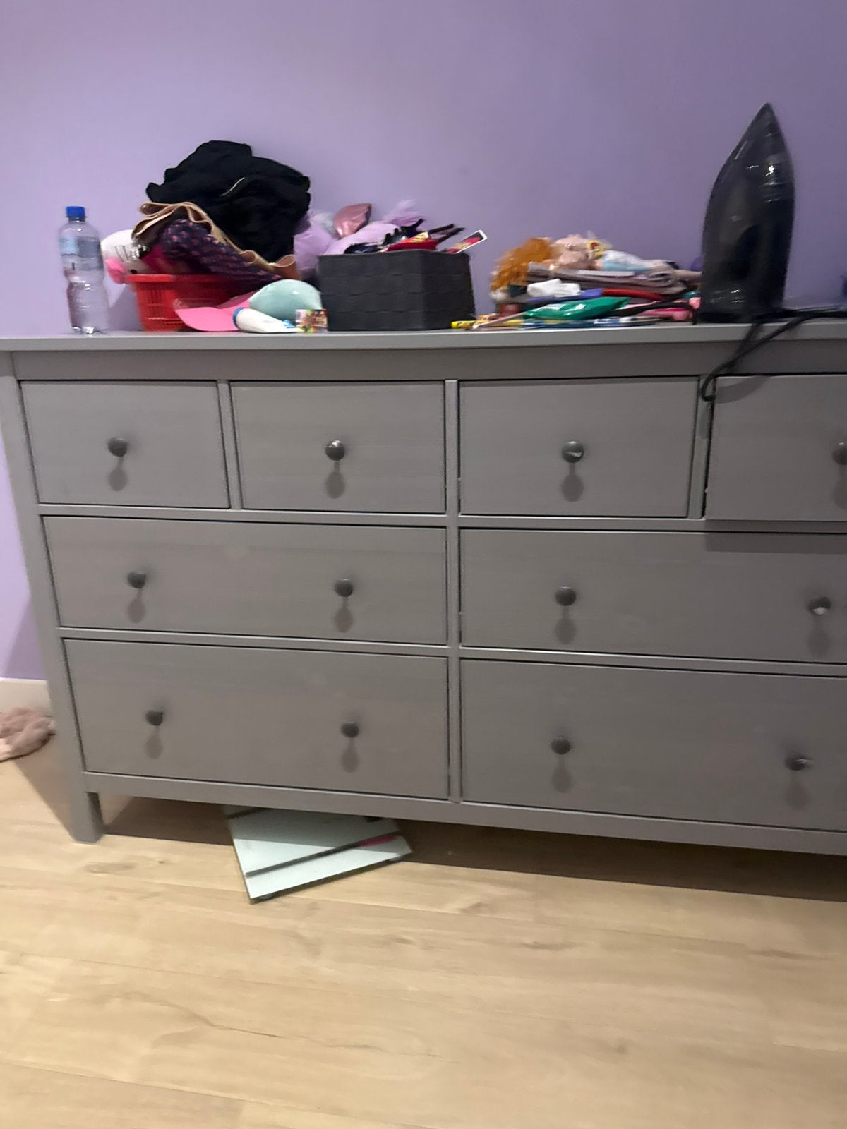 hemnes ladekast 8 lades grijs gebeitst, Ophalen, 5 laden of meer, Zo goed als nieuw, Minder dan 100 cm