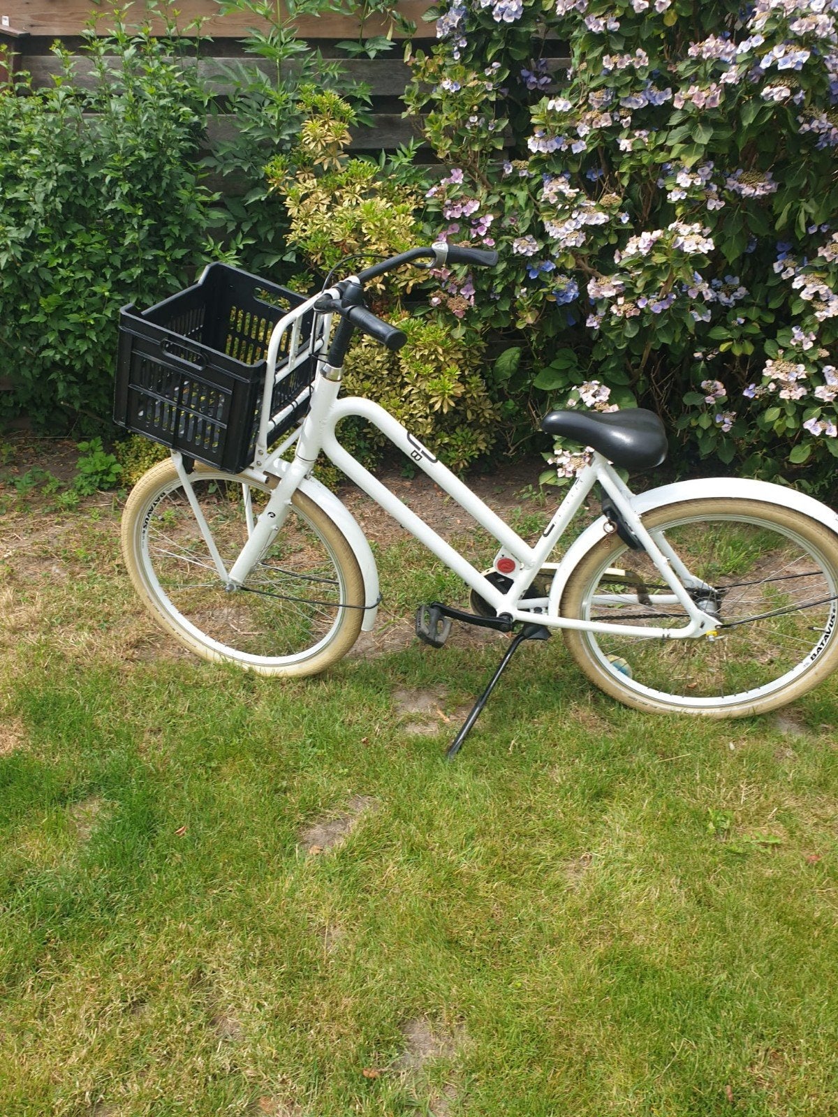 Witte Batavus kinderfiets met voordrager en mand, Ophalen, Gebruikt, Batavus, Terugtraprem