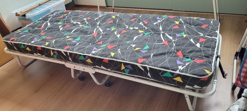 Opklapbaar logeerbed incl. matras, Ophalen, Gebruikt, Eenpersoons, Wit