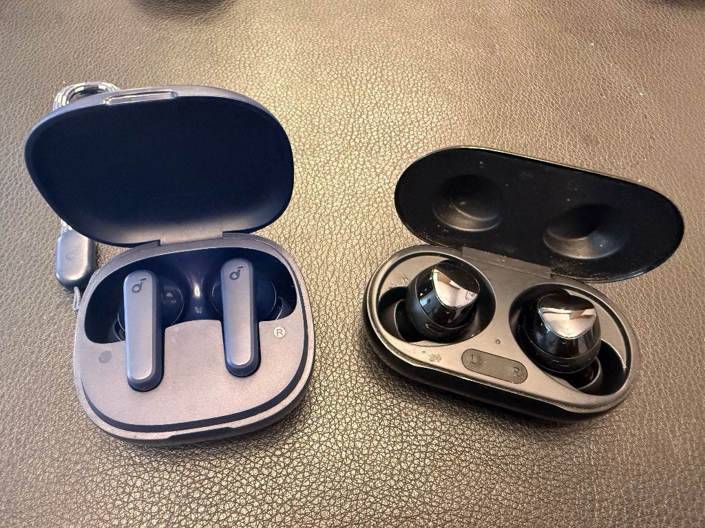 2pc wireless earbuds - Samsung + Soundcore, Gebruikt, Ophalen of Verzenden, In oorschelp (earbud), Overige kleuren