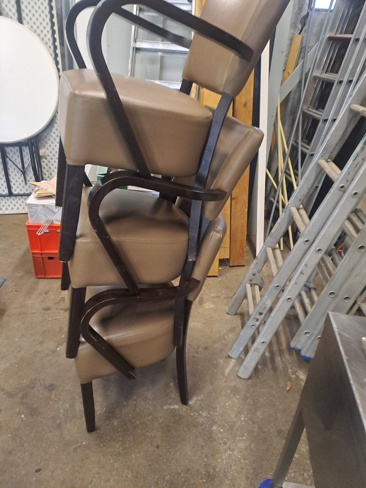 Restaurantstoelen, Ophalen