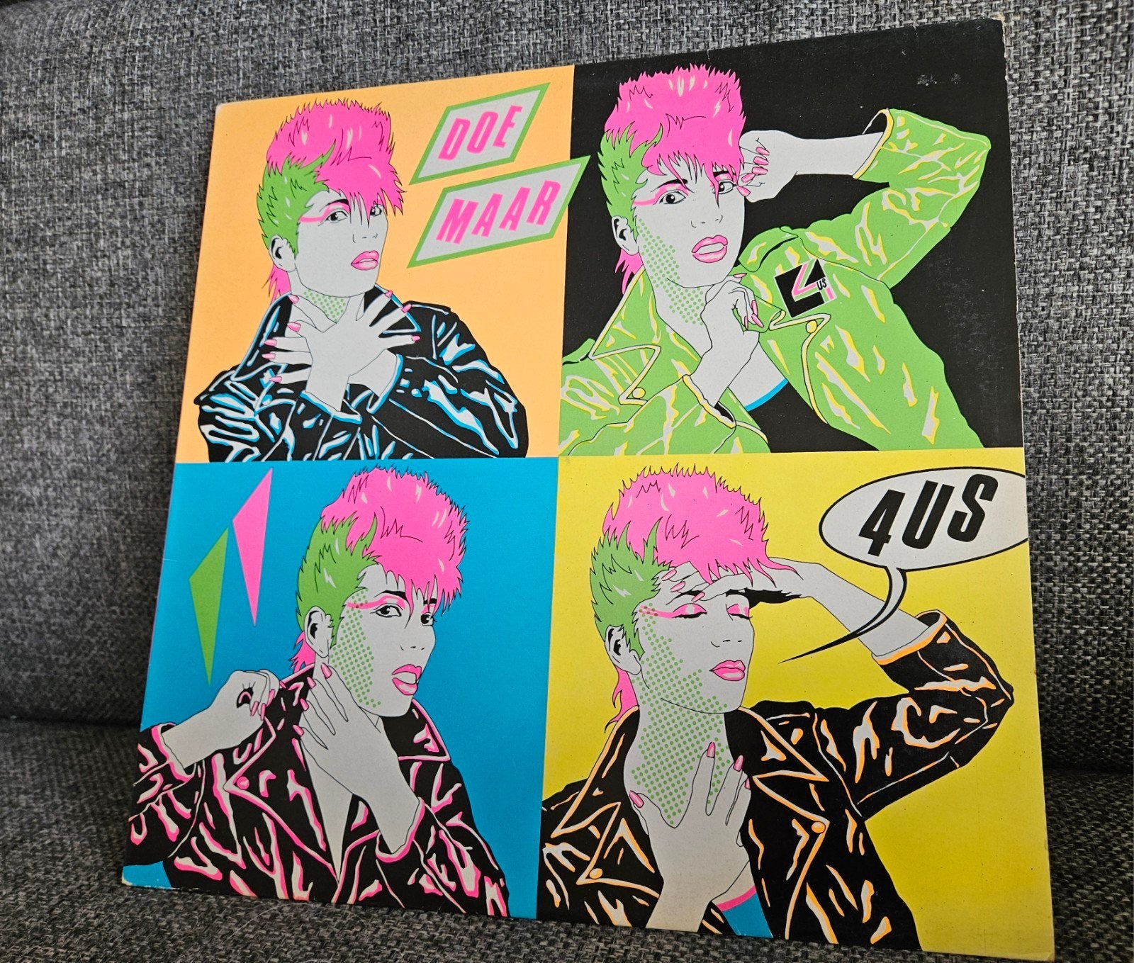 Nederpop ~ Doe Maar - 4US (Vinyl LP, 1983), 1980 - 1989, Ophalen of Verzenden, Zo goed als nieuw, Inclusief binnenhoes