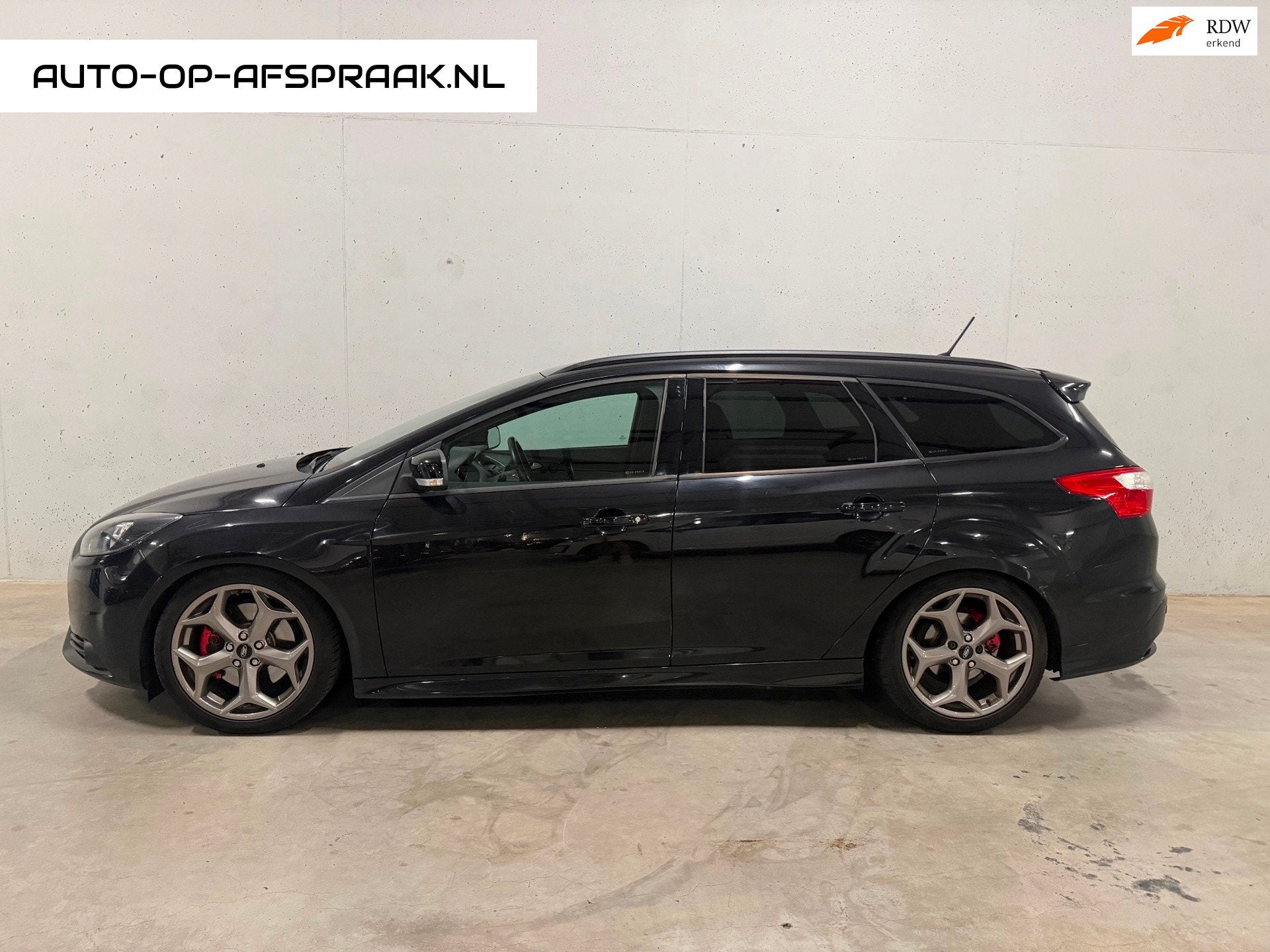 Ford Focus Wagon 2.0 EcoBoost ST-2 250pk Navi Clima Cruise A, Auto's, Gebruikt, 4 cilinders, Automatische klimaatregeling, Leder en Stof