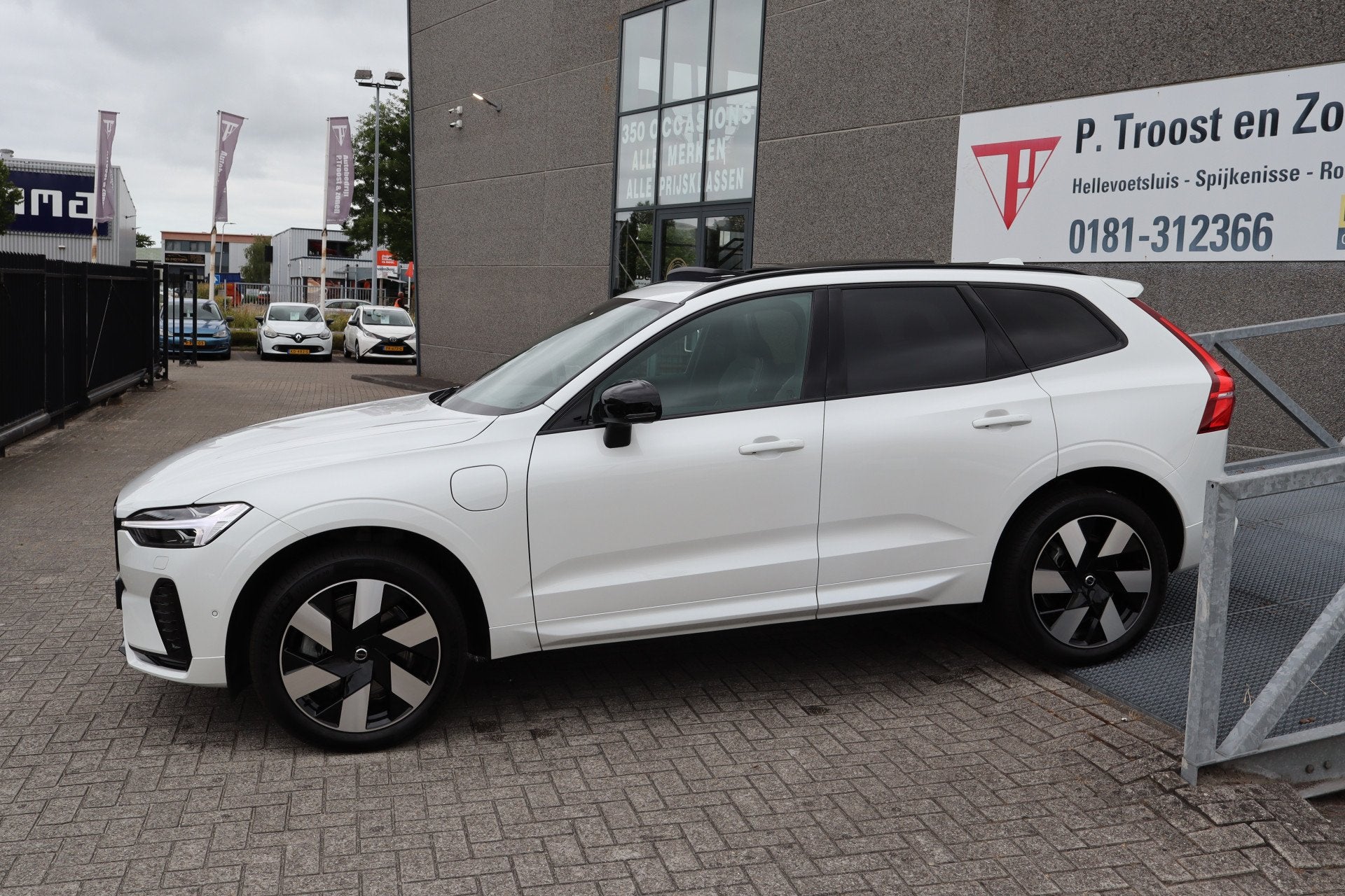 Volvo XC60 2.0 T8 Plug-in hybrid AWD Plus Dark Soh 100% FABR, 12 maanden, Gebruikt, 4 cilinders, Wit