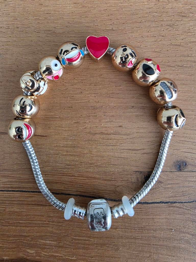 Zilveren armband met vrolijke emoticon bedels, Ophalen of Verzenden, Zo goed als nieuw, Met bedels of kralen, Zilver
