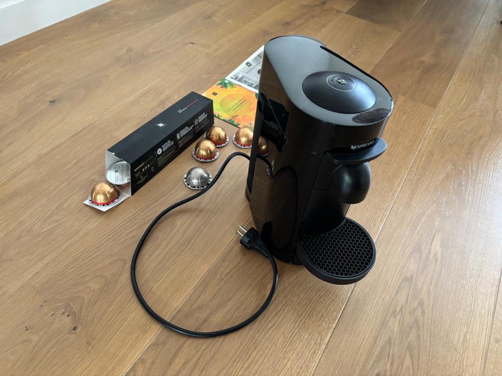 Nespresso VirtuoPlus, Ophalen, Overige modellen, Zo goed als nieuw, Koffiepads en cups