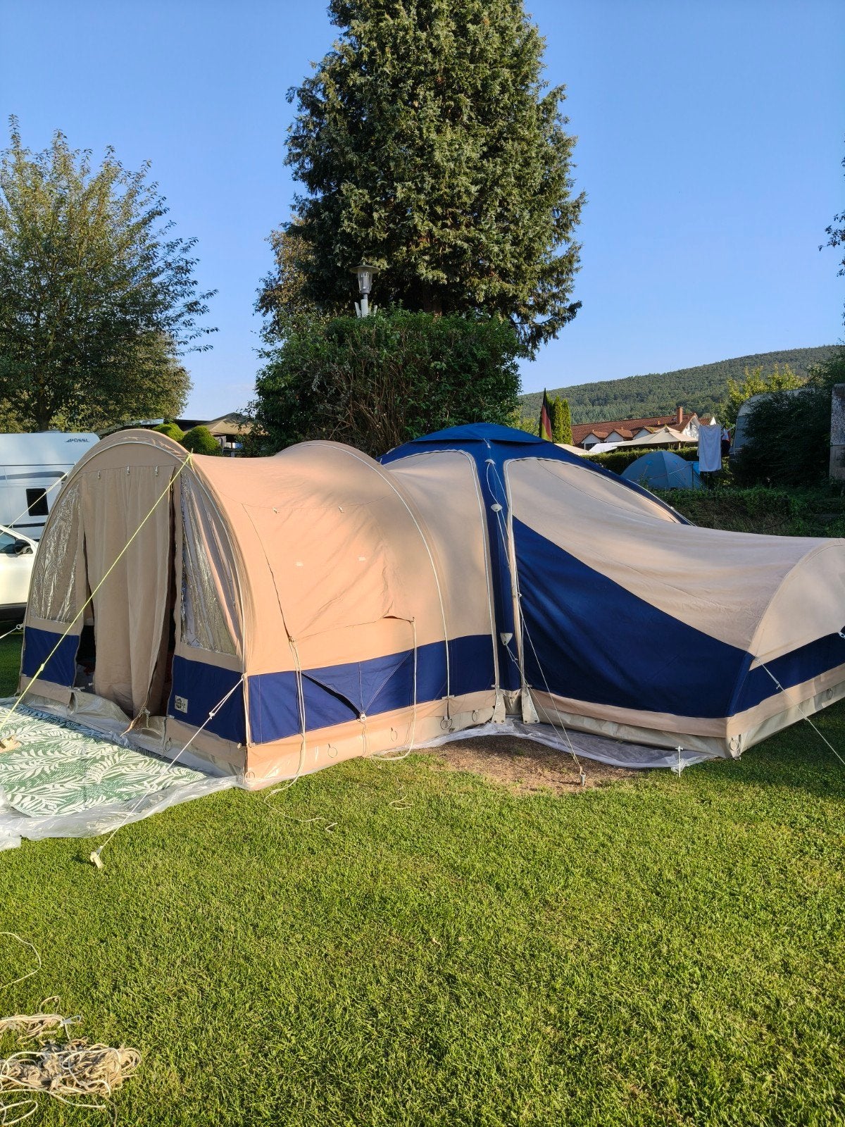 Opblaasbare tent Wilderness van de Vrijbuiter - Blauw/Beige, Caravans en Kamperen, Tenten, Ophalen, Gebruikt, Tot en met 5