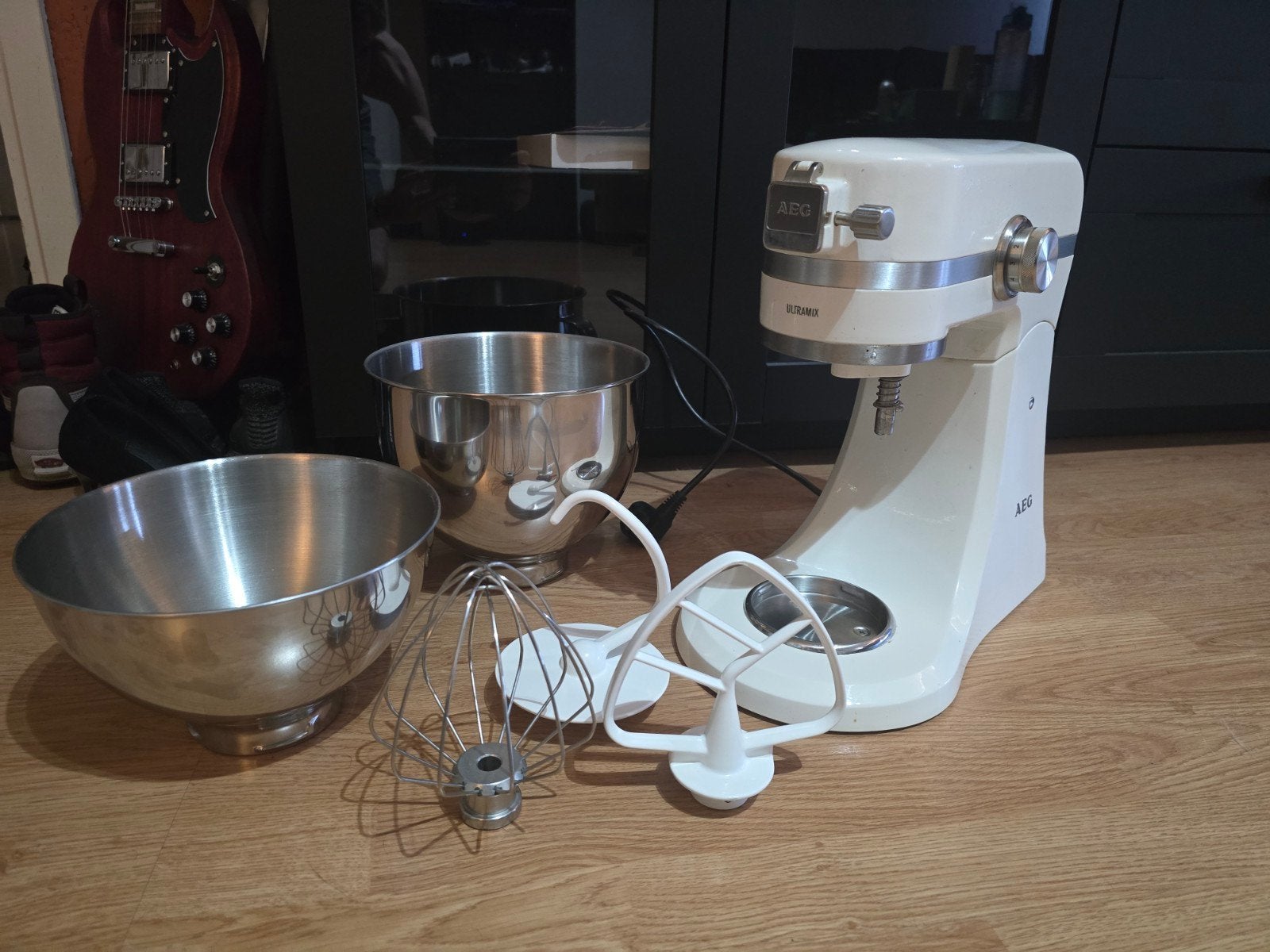 AEG UltraMix KM4100 1000W keukenmachine, Witgoed en Apparatuur, 4 liter of meer, Ophalen of Verzenden, 3 snelheden of meer