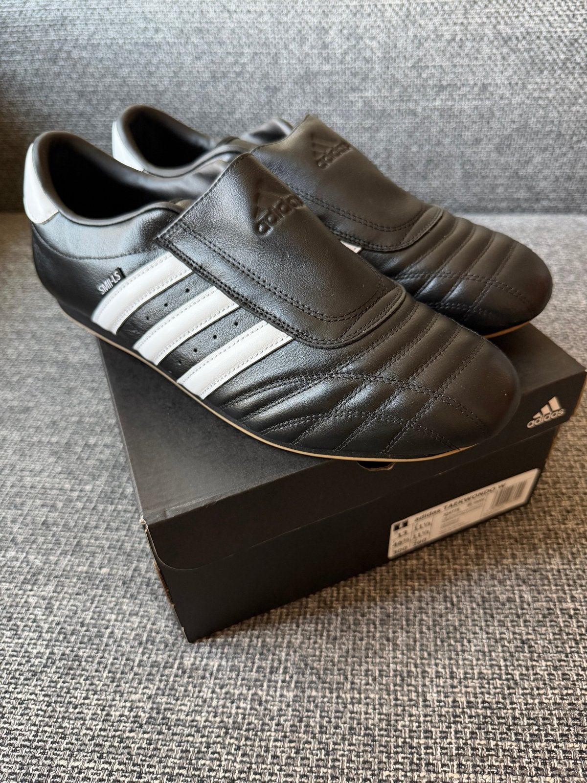 Adidas Taekwondo schoenen - Nieuw in doos - Maat 46.5, Nieuw, Ophalen of Verzenden, Sportschoenen, Zwart