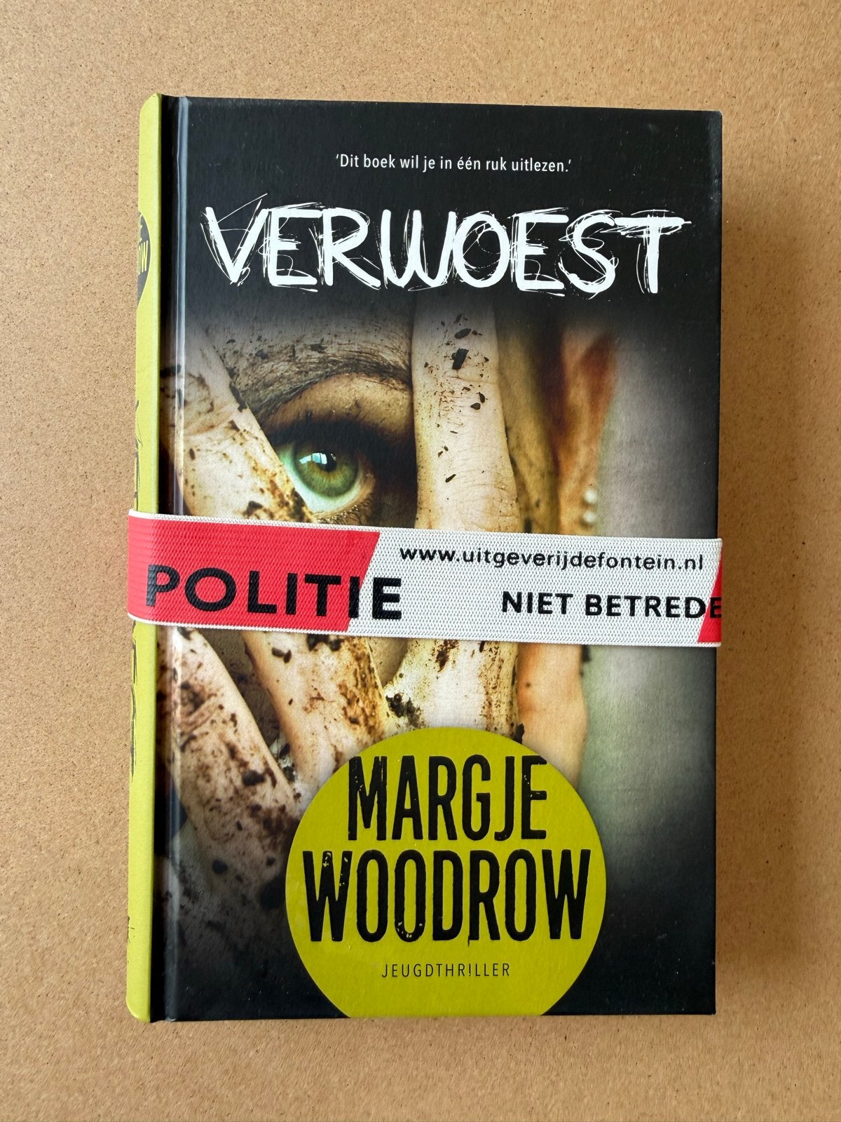 Verwoest - Margje Woodrow (Jeugdthriller), Ophalen of Verzenden, Zo goed als nieuw, Nederland