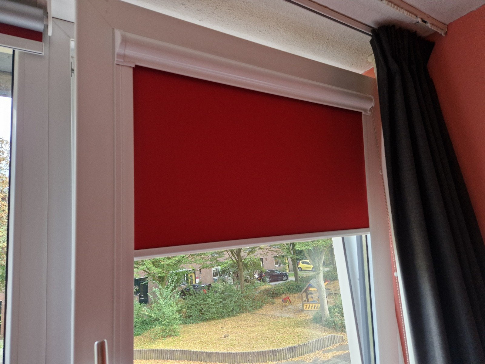 Nieuw PAX Verduisterend Rolgordijn Rood 77.9x120.1cm, Nieuw, Ophalen of Verzenden, 78 cm, Rolgordijn