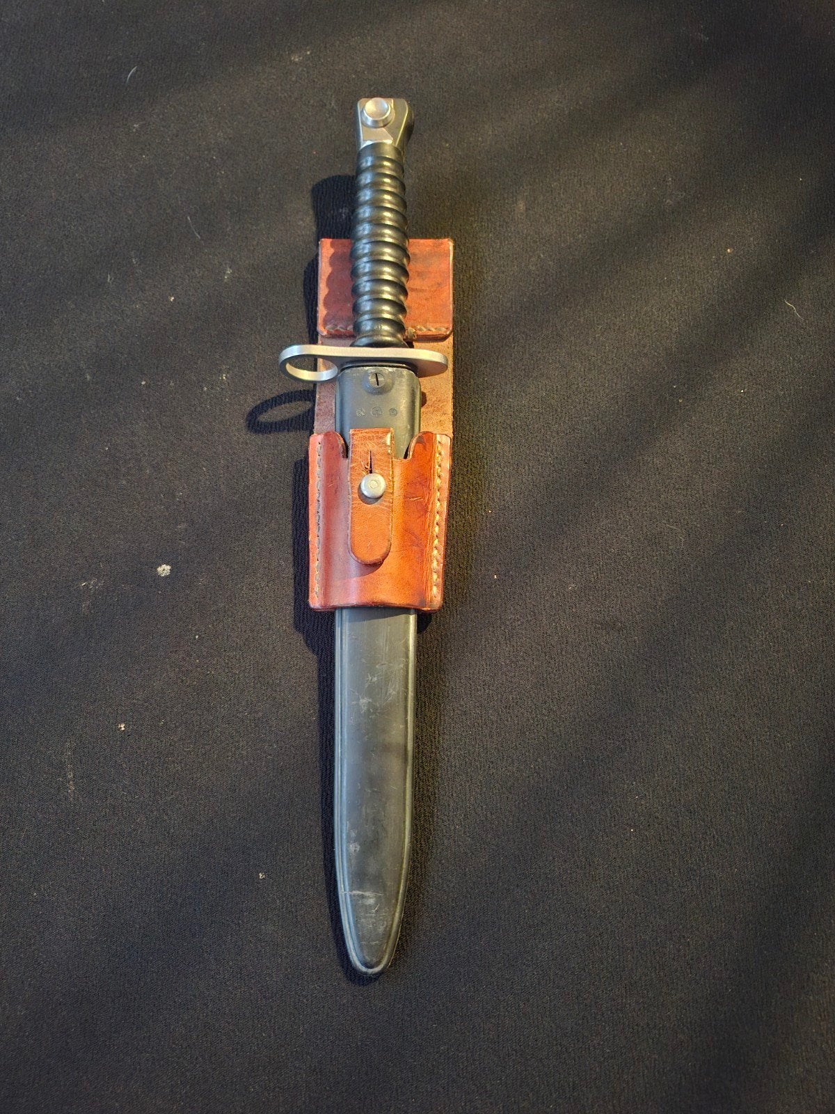 Zwitsers bajonet met schede en lederen frog - M648297, Ophalen of Verzenden, Landmacht, Mes of Dolk