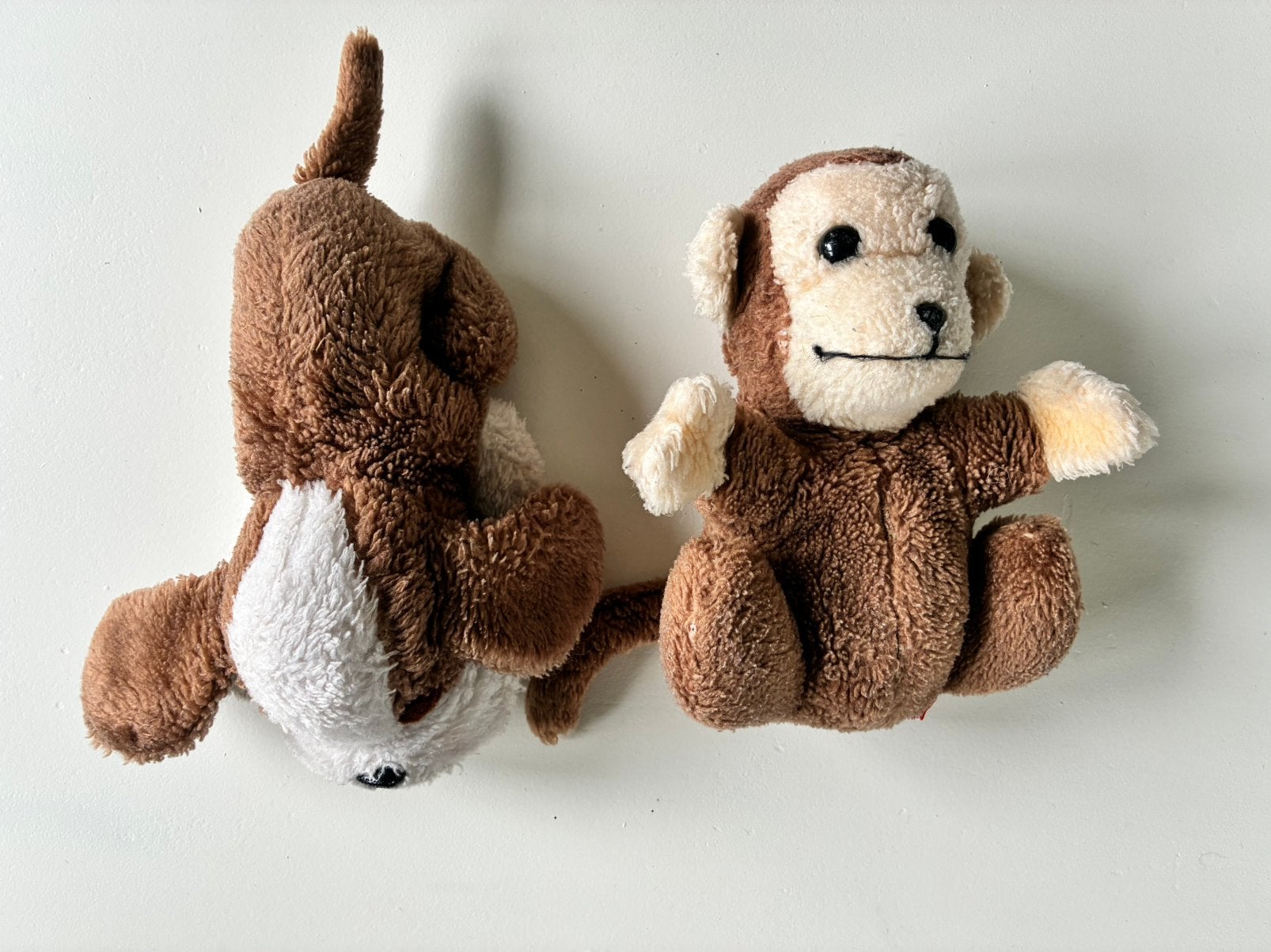 Set van 2 vintage Fun Farm knuffels - Hond & Aap, Verzenden, Gebruikt