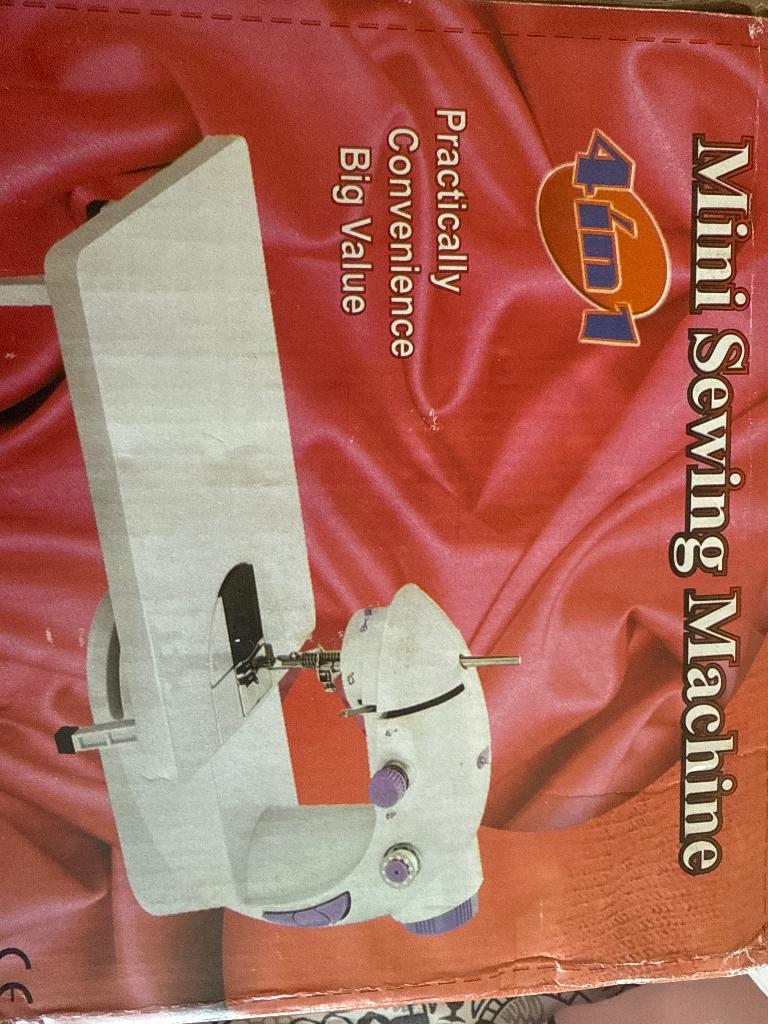 Mini naaimachine te koop – zo goed als nieuw, Ophalen, Overige thema's, Zo goed als nieuw, Kunststof
