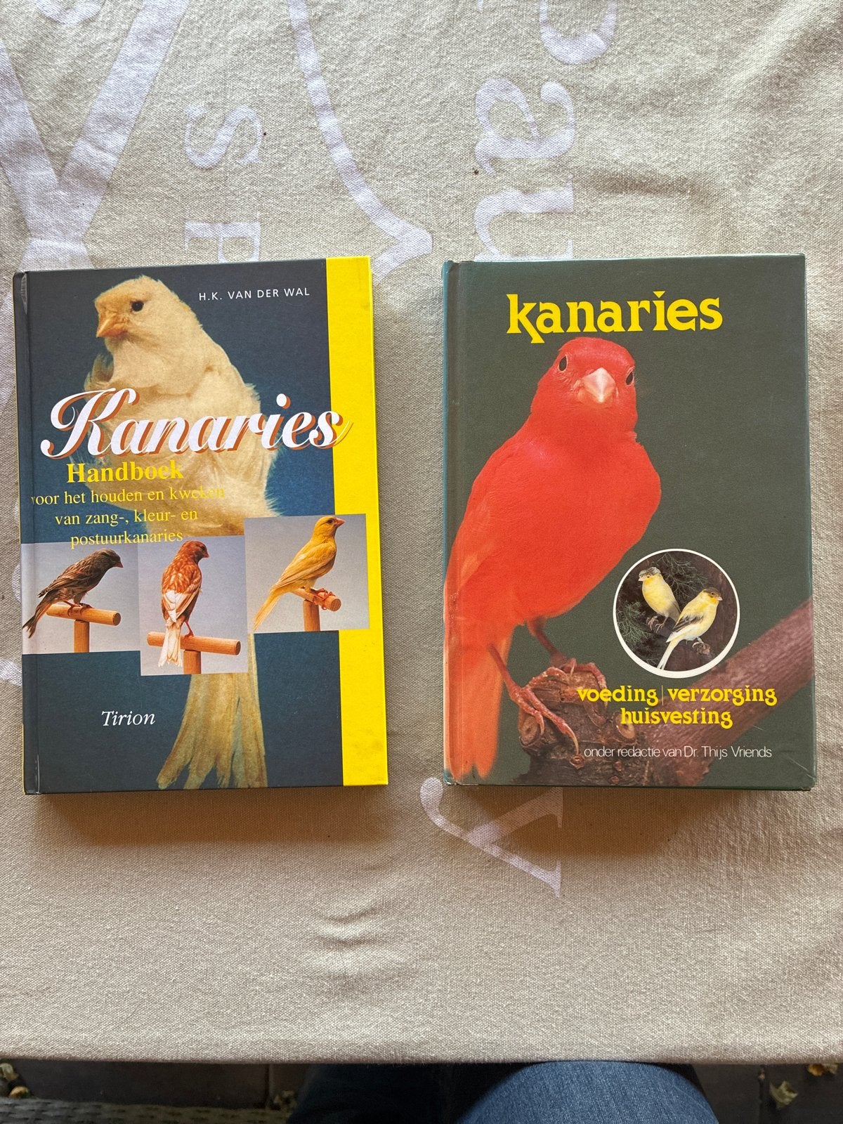 2 boeken over kanaries: houden, kweken, voeding, verzorging, Boeken, Ophalen of Verzenden, Zo goed als nieuw