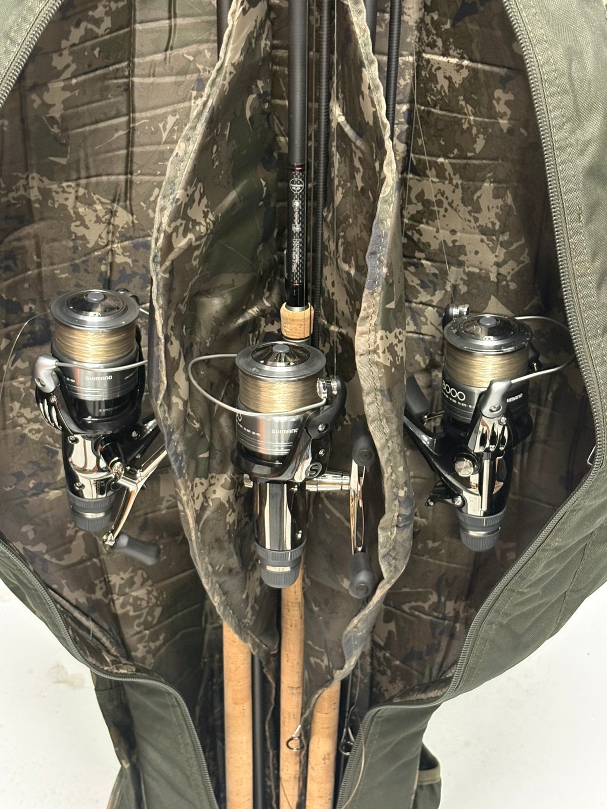 Nash foudraal met Shimano molens en hengels, Watersport en Boten, Hengelsport | Karpervissen, Ophalen, Nieuw, Complete set