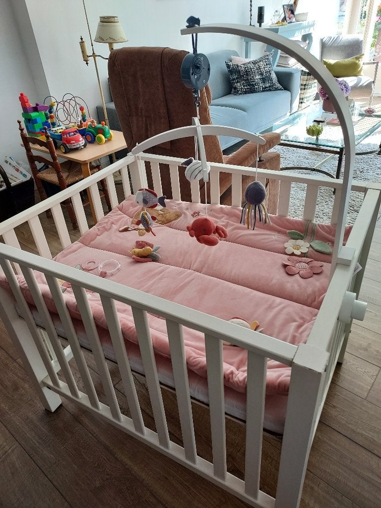 kinderbox compleet met mobile en box kleed, Ophalen, Gebruikt, Vierkant, In hoogte verstelbaar