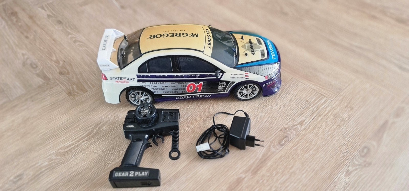 RC Auto met afstandsbediening en oplader, Elektro, Gebruikt, Ophalen of Verzenden, Auto onroad