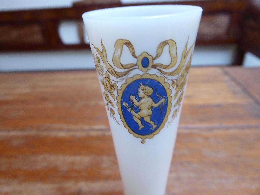 Vintage opaline vaasje in wit, 22 cm., Antiek en Kunst, Ophalen of Verzenden