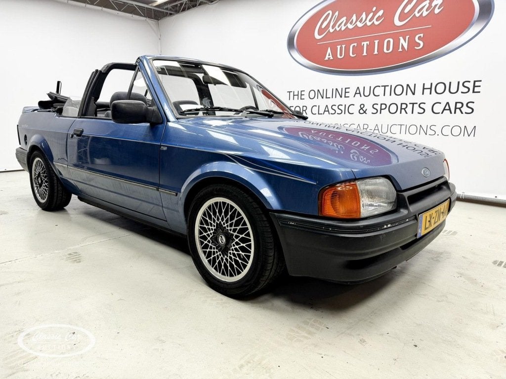 Ford ESCORT 1.6 Ghia Convertible - ONLINE AUCTION, Auto's, Voorwielaandrijving, Cabriolet, Blauw, Bedrijf