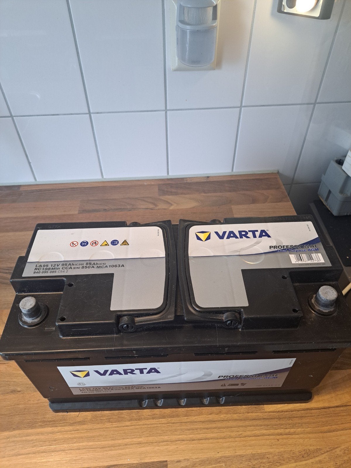 Varta AGM accu , LA 95 Ah , 12 V, Ophalen of Verzenden
