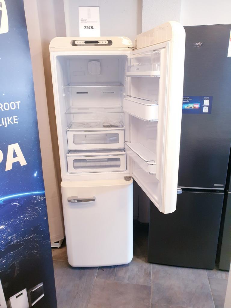 smeg nieuw koel-vriescombinatie crème✅ Direct op voorraad?, Witgoed en Apparatuur, Ophalen, 200 liter of meer, 60 cm of meer, Met aparte vriezer