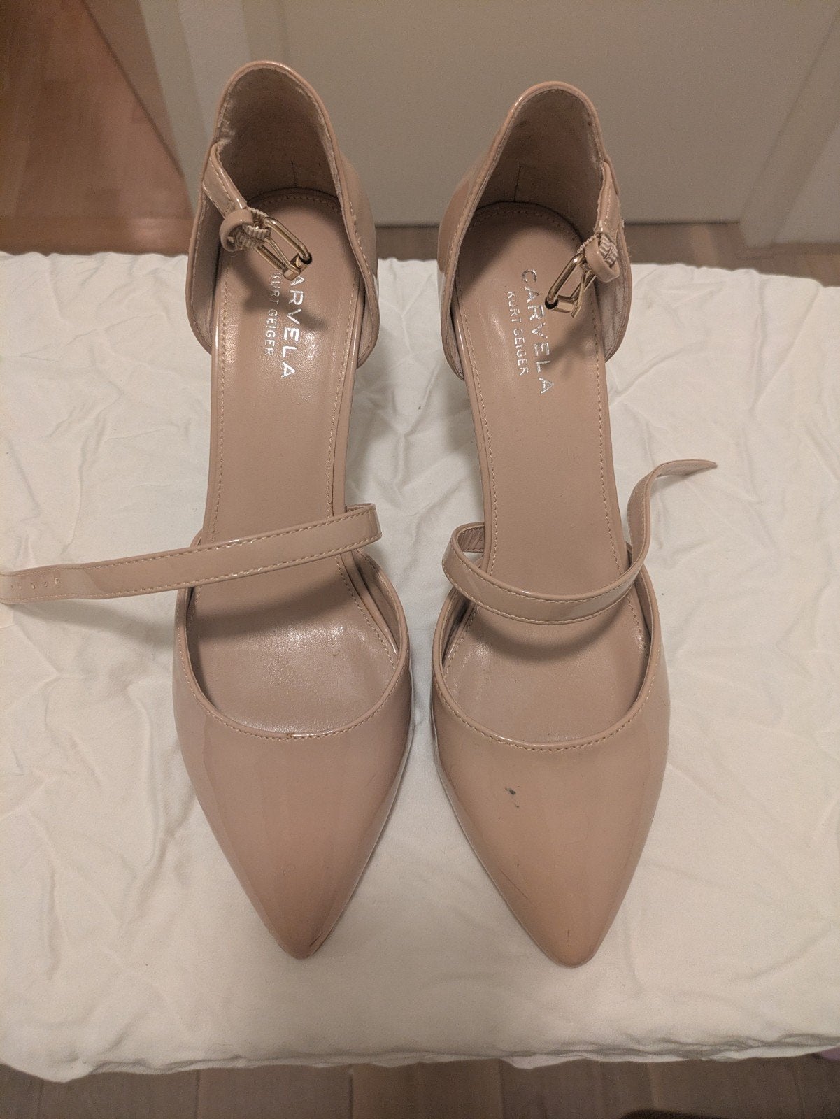 Carvela Kurt Geiger Pumps - Nude met bandje, Pumps, Ophalen of Verzenden, Gedragen, Carvela Kurt Geiger