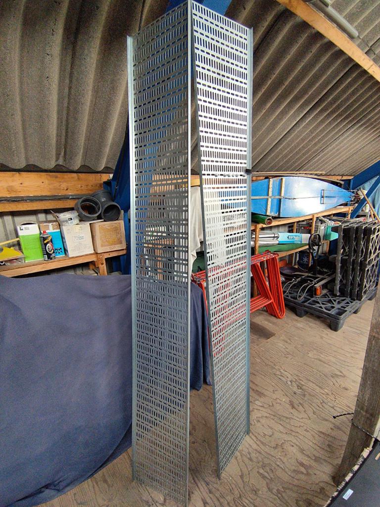 2x kabelgoot uit 48U serverkast, Ophalen, Zo goed als nieuw