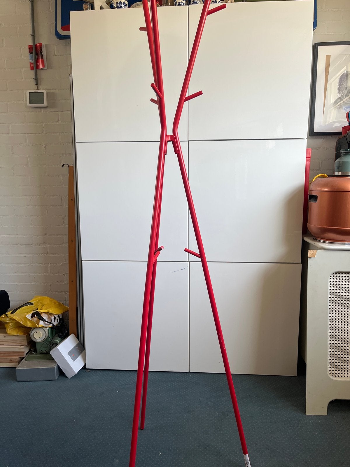 Rode IKEA Ekrar kapstok - Staande kapstok, Huis en Inrichting, Woonaccessoires | Kapstokken, Ophalen, Gebruikt, Metaal, Staande kapstok