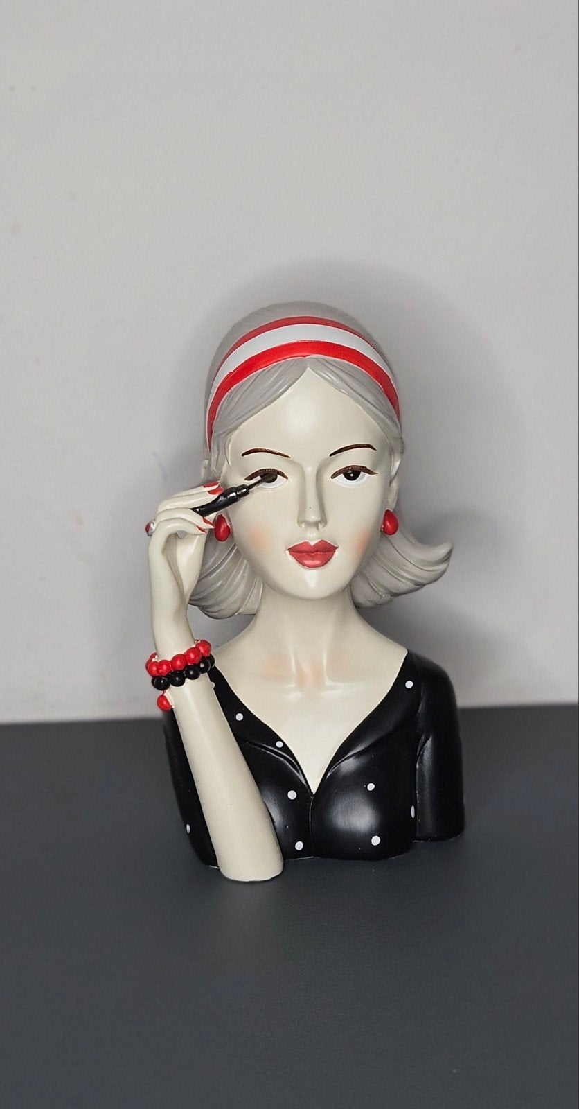 Beeldje "mascara lady" H.26cm, Verzamelen, Ophalen of Verzenden, Nieuw, Mens