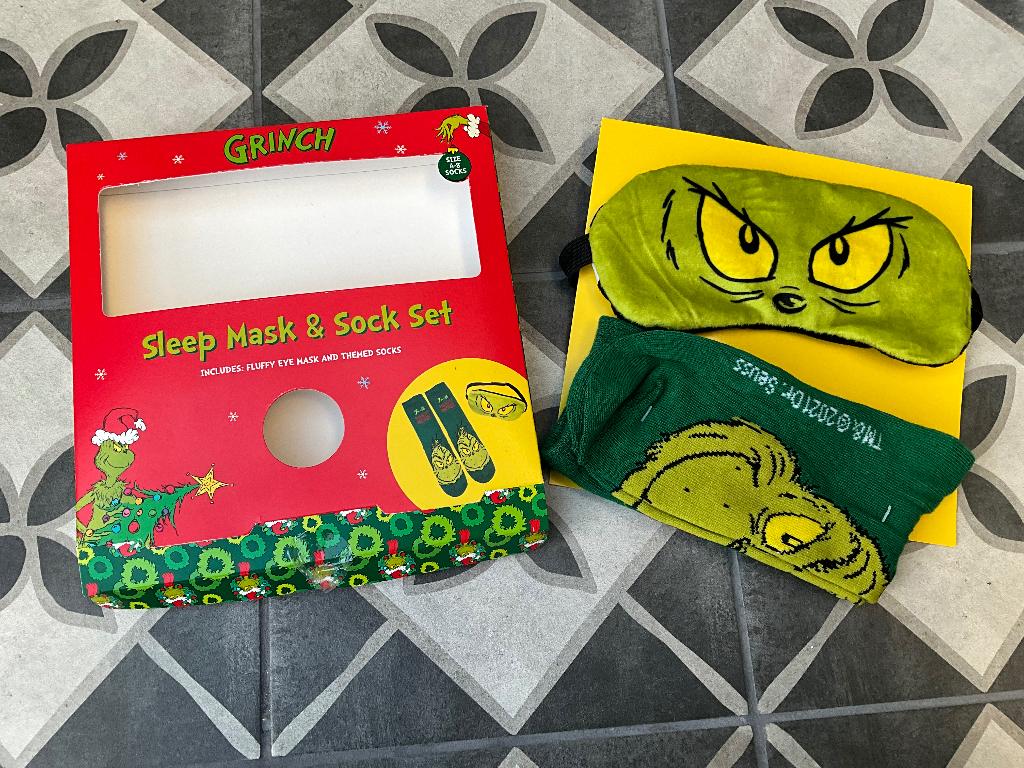 slaapmasker met sokken van The Grinch, Slaapmasker met sokken van The Grinch, Nieuw, Ophalen of Verzenden, Emmen