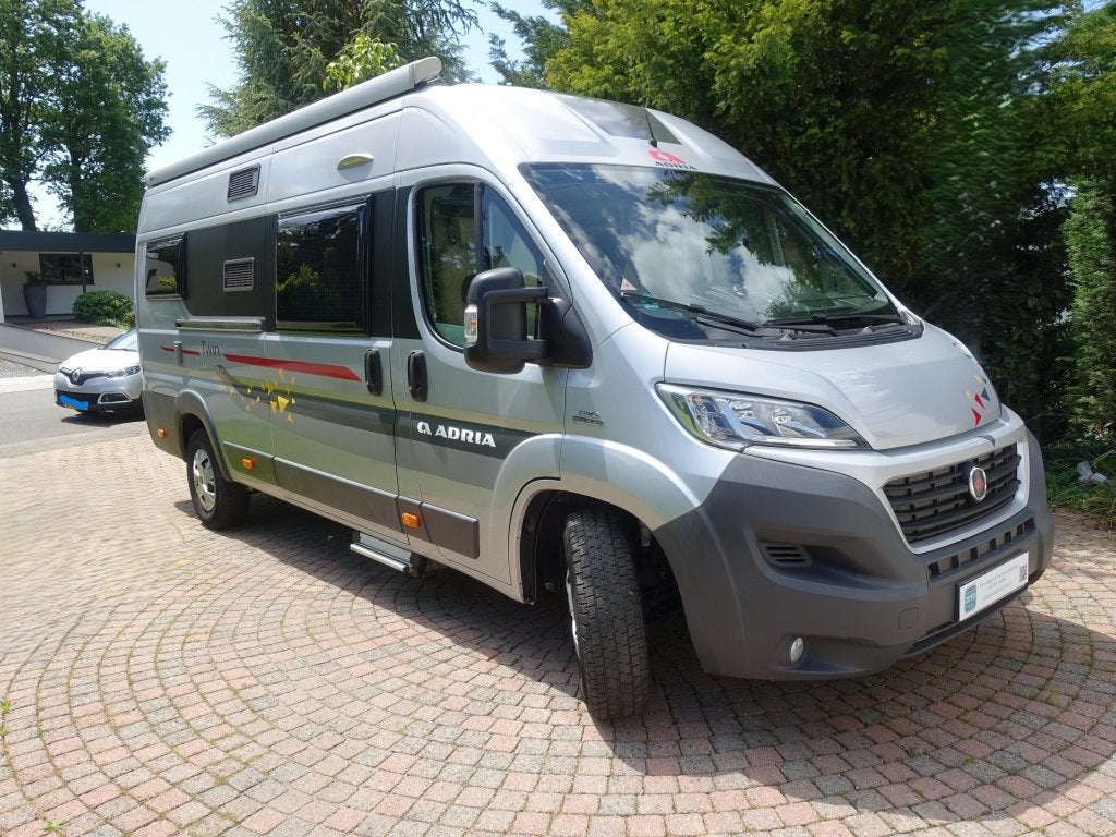 Adria Twin 640 SLX in nieuwstaat, lengtebedden, Ringverwarming, Fiat, 6 tot 7 meter, Particulier