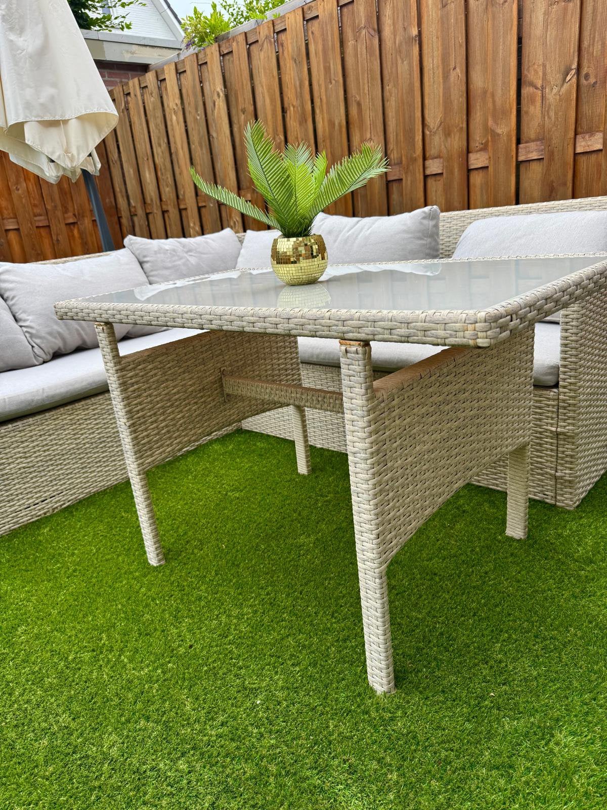 Tuintafel + parasolvoet, Tuin en Terras, Ophalen, Gebruikt, Rotan, 2 zitplaatsen
