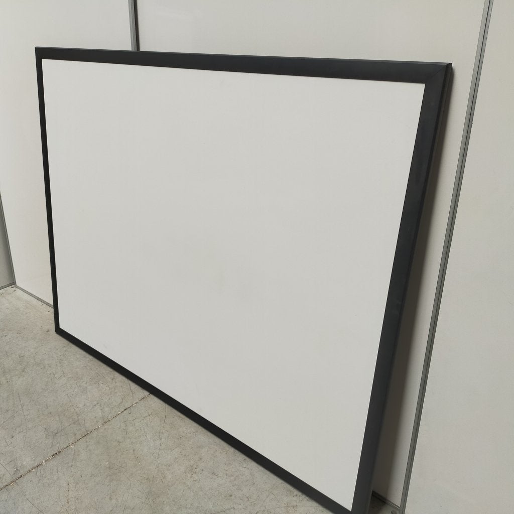 Mooi beamerbord voetbalscherm 170 x 130 cm   [ VAST SCHERM, Apple, Gebruikt, Support@apple.com, Apple Park Way, Cupertino, California