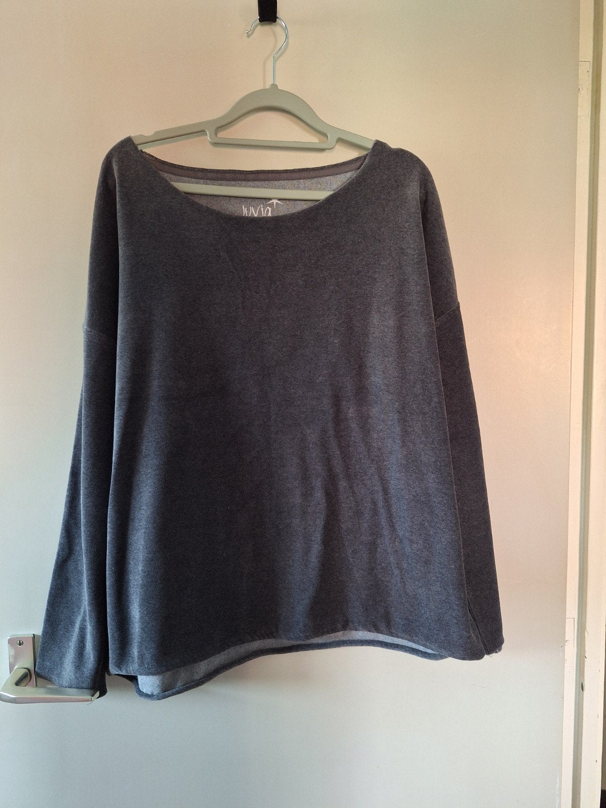 Juvia sweater, Juvia, Maat 42/44 (L), Ophalen of Verzenden, Grijs