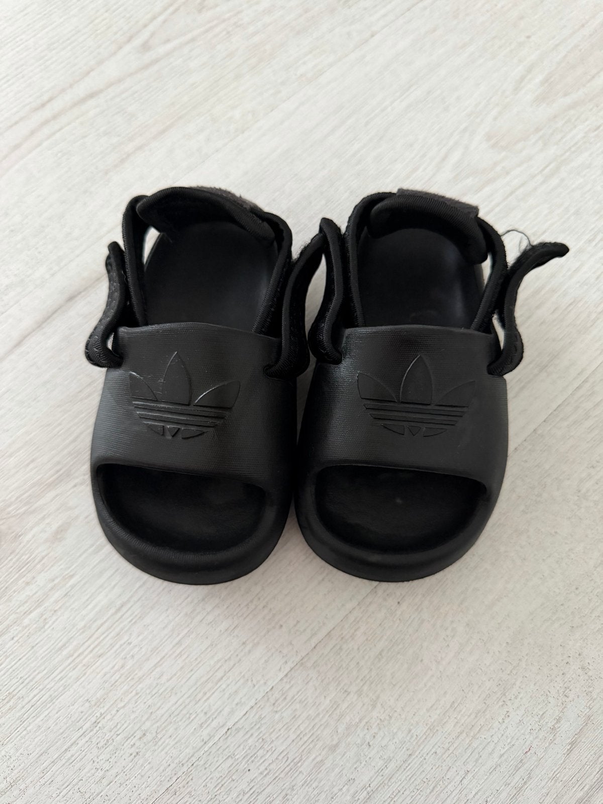 Adidas Adilette Play sandalen maat 22, Kinderen en Baby's, Ophalen, Zo goed als nieuw, Jongen of Meisje, Schoenen