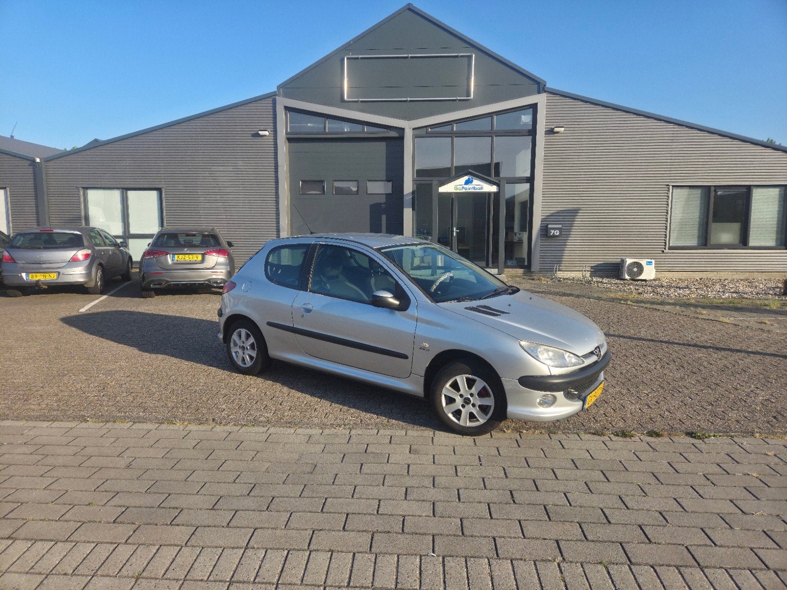 Peugeot 206 1.4 3D 2006 Grijs, Auto's, Voorwielaandrijving, Stof, 1360 cc, 31 €/maand
