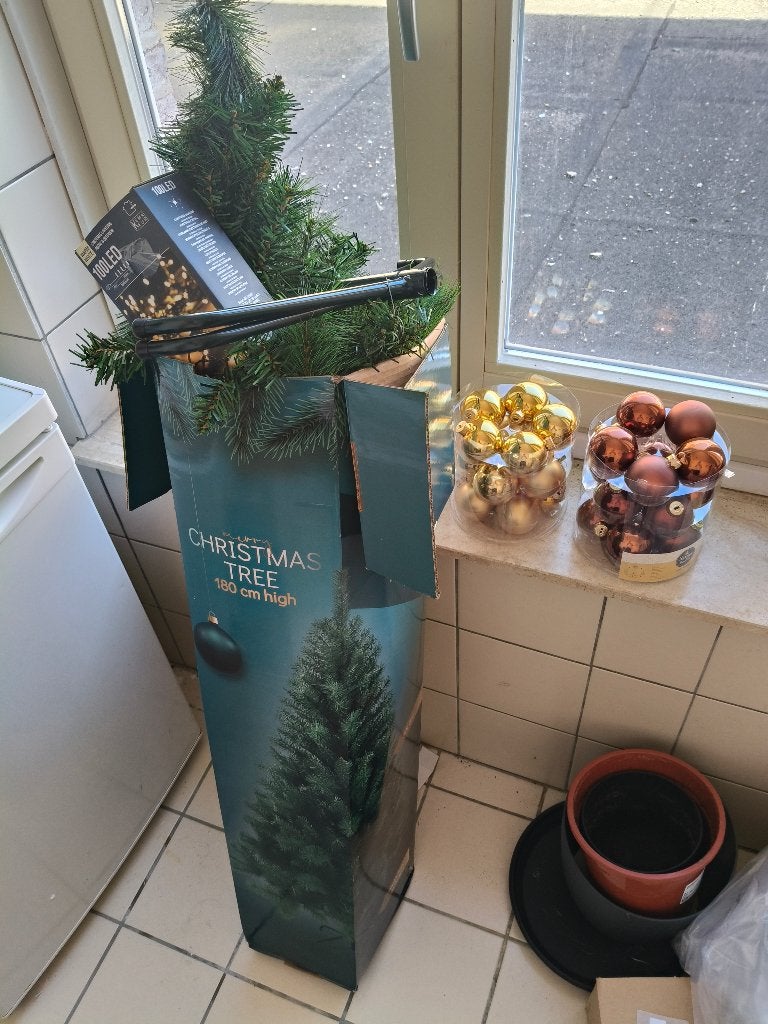 180 cm Christmas Tree with Decorations and Lights, Ophalen, Zo goed als nieuw