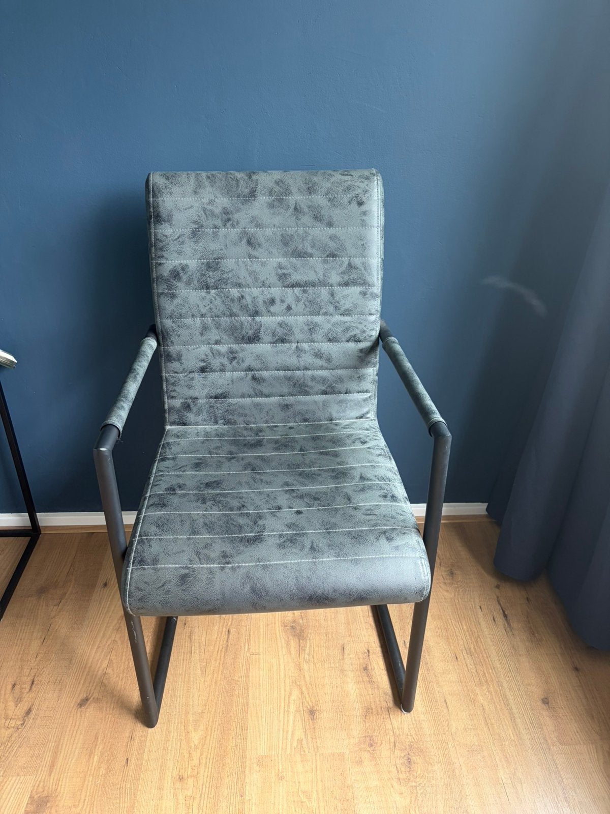 2 huiskamer stoelen antraciet, Ophalen, Zo goed als nieuw, Grijs, Twee