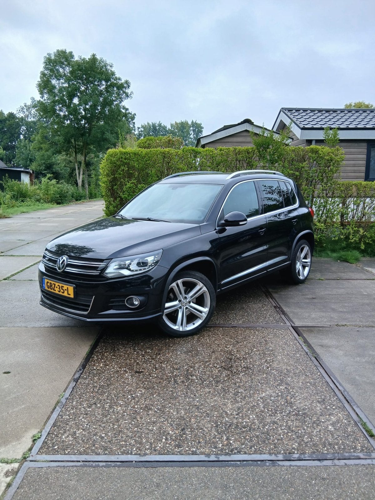 Volkswagen Tiguan 2.0 TSI 155KW/210PK/R line/Pano, Automaat, Zwart, 4 cilinders, Alcantara