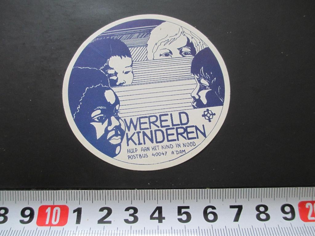 sticker wereldkinderen hulp aan het kind in nood, Ophalen, Zo goed als nieuw