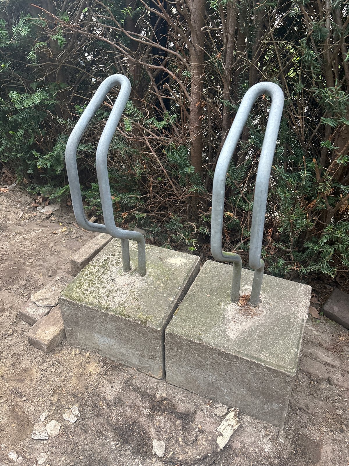 Fietsenrek met betonnen voet - 2 stuks, Ophalen, Gebruikt