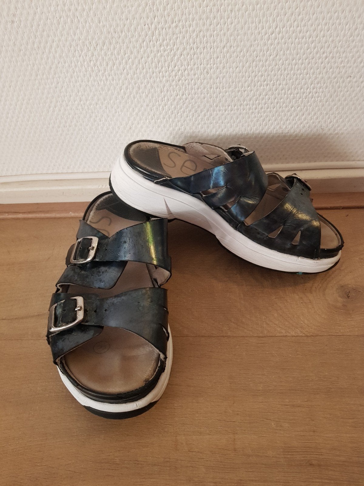 Xsensible city walker  slippers 37 blauw metallic, Kleding | Dames, Blauw, Ophalen of Verzenden, Gedragen, Slippers