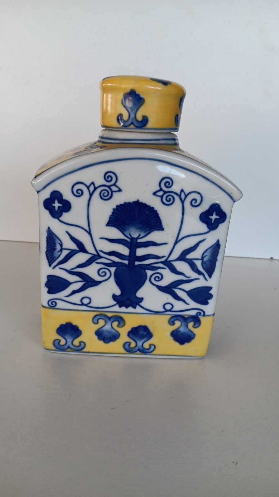 Chinese fles met dopje.
Handbeschilderd aardewerk.
Nog heel, Antiek en Kunst, Ophalen of Verzenden